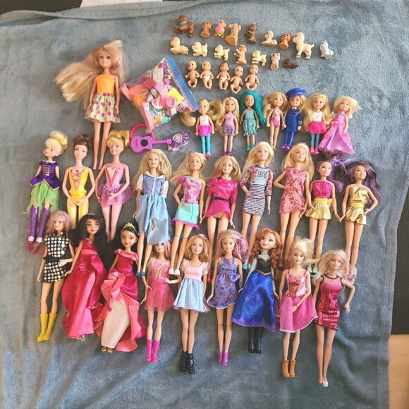 Large LOT of barbie dolls & accessories & more. - Picture 1 of 3
